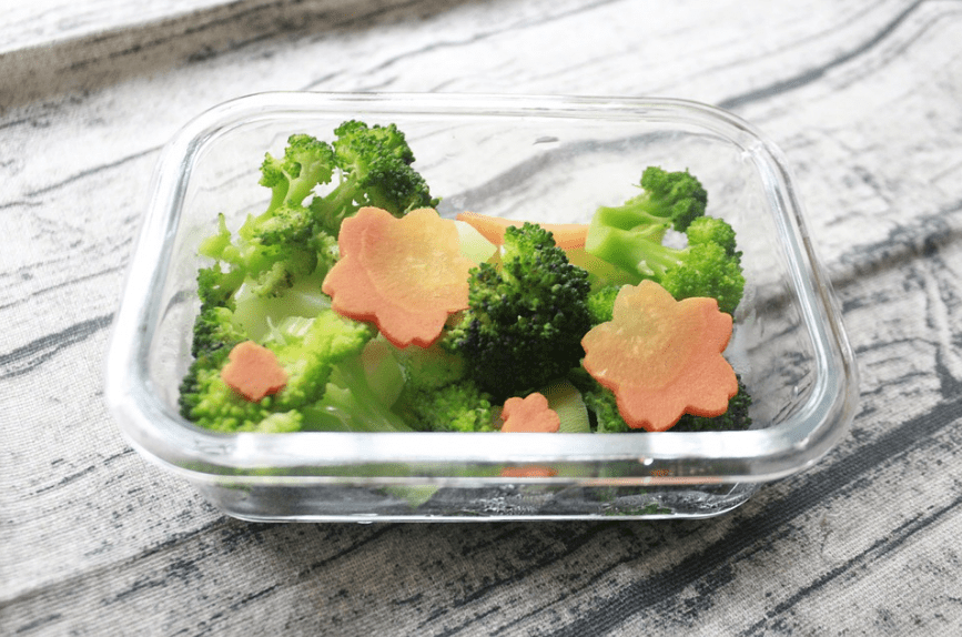 glass container, carrots, broccolis